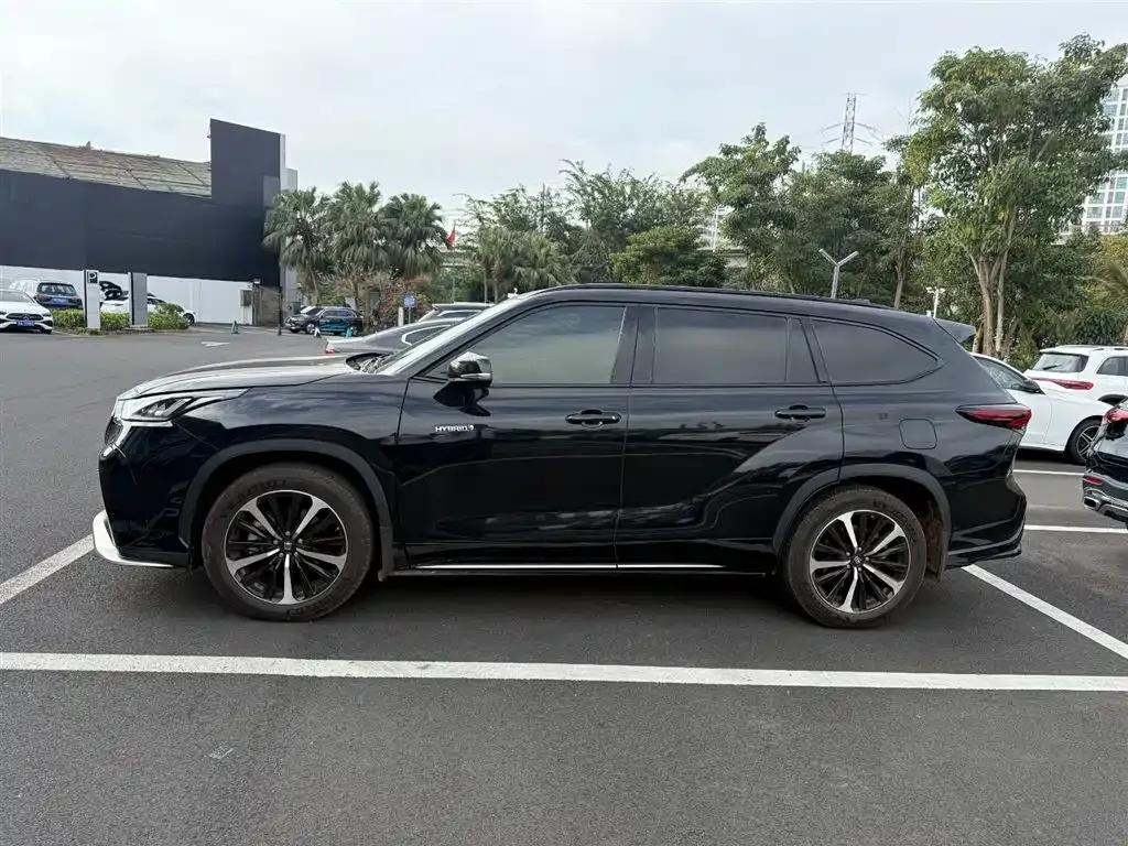 Toyota Crown Kluger 2024 из CN, фото 3
