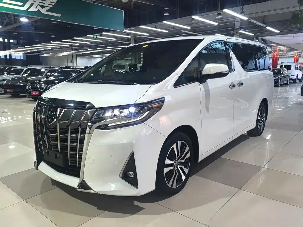 Toyota Alphard — фото 1