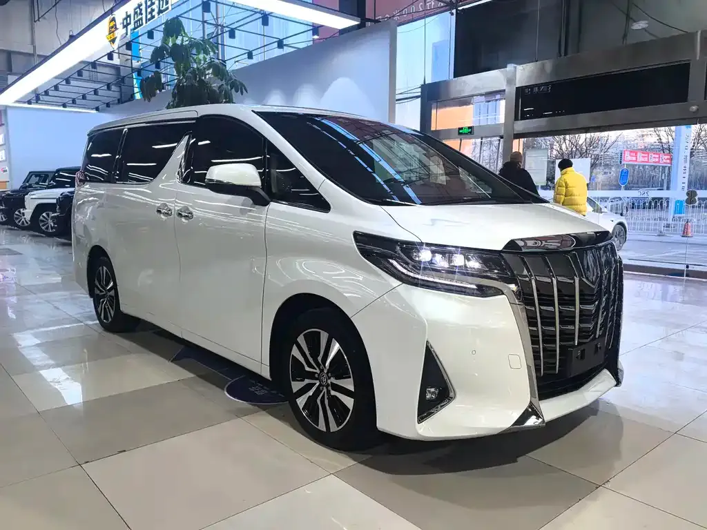 Toyota Alphard — фото 4