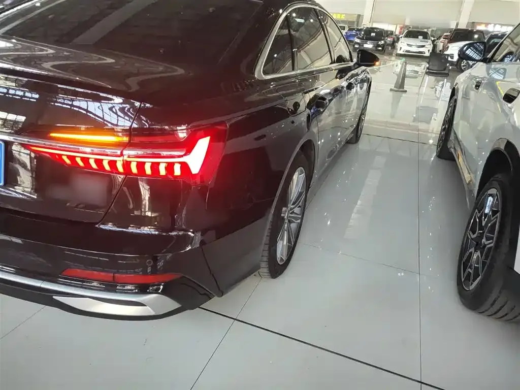 Audi A6L 2023 из CN, фото 9
