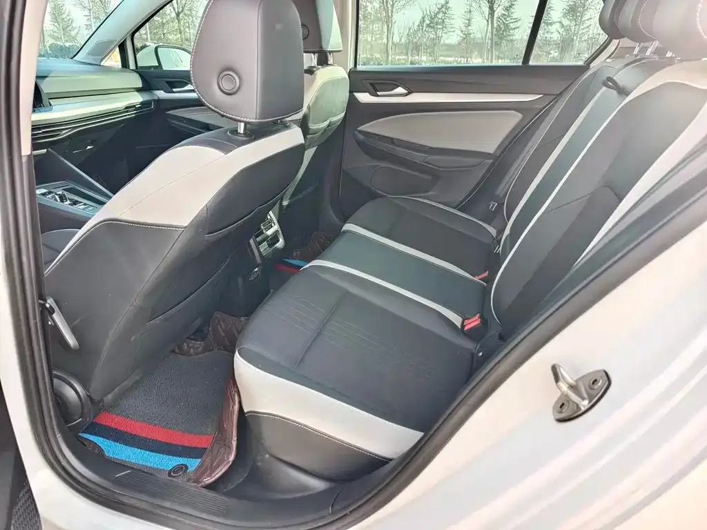 Volkswagen Golf 2022 из CN, фото 3