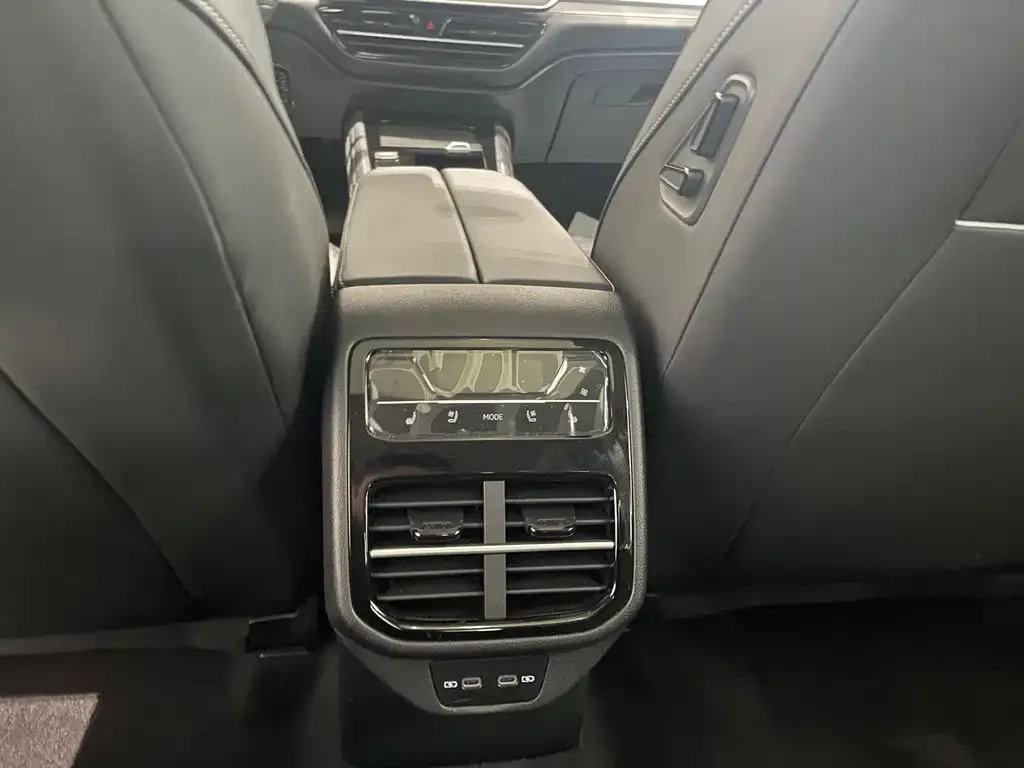 Volkswagen Passat 2024 из CN, фото 5