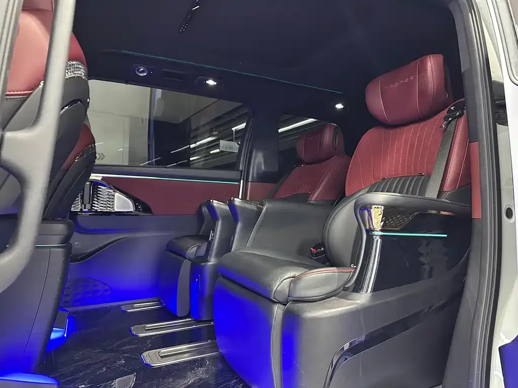 GAC Motor Trumpchi M8 — фото 10
