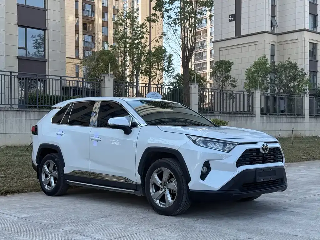 Toyota RAV4 2022 из CN, фото 1