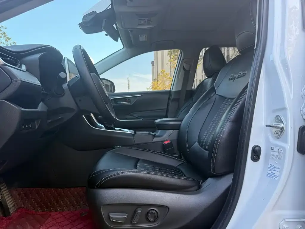 Toyota RAV4 2022 из CN, фото 2