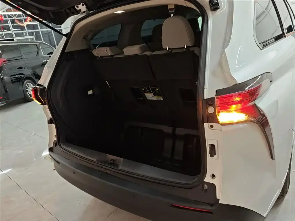 Toyota Sienna — фото 4