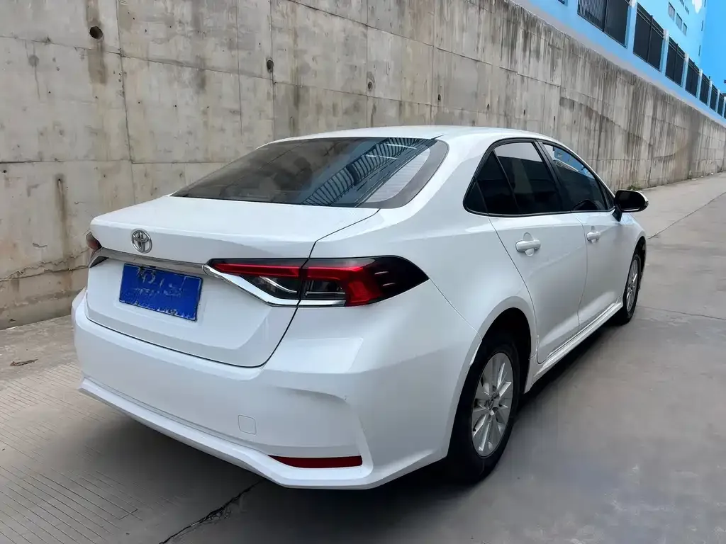Toyota Corolla — фото 5