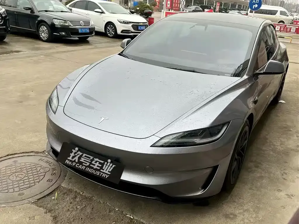 Tesla Model 3 — фото 1