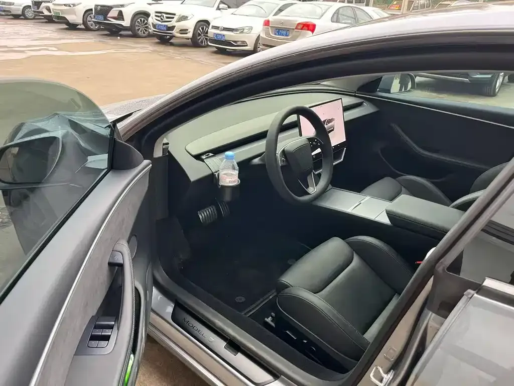 Tesla Model 3 — фото 5