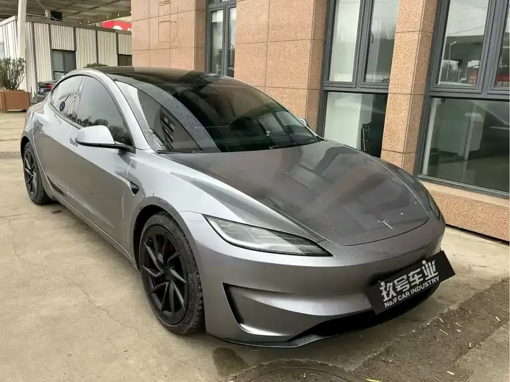 Tesla Model 3 — фото 3