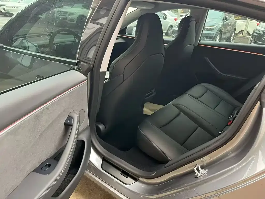 Tesla Model 3 — фото 4