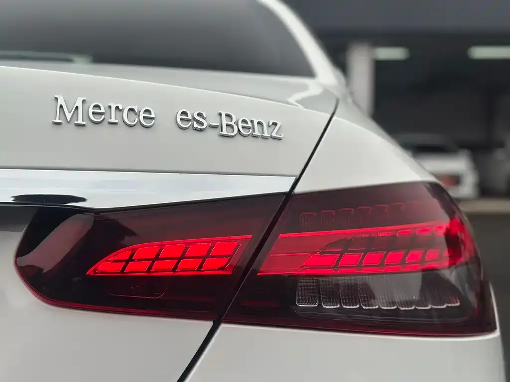 Mercedes-Benz E-Class — фото 2