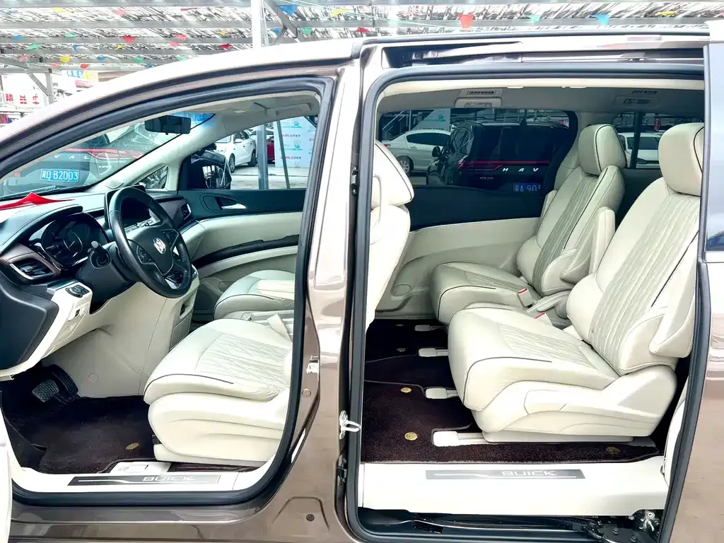 Buick GL8 2022 из CN, фото 6