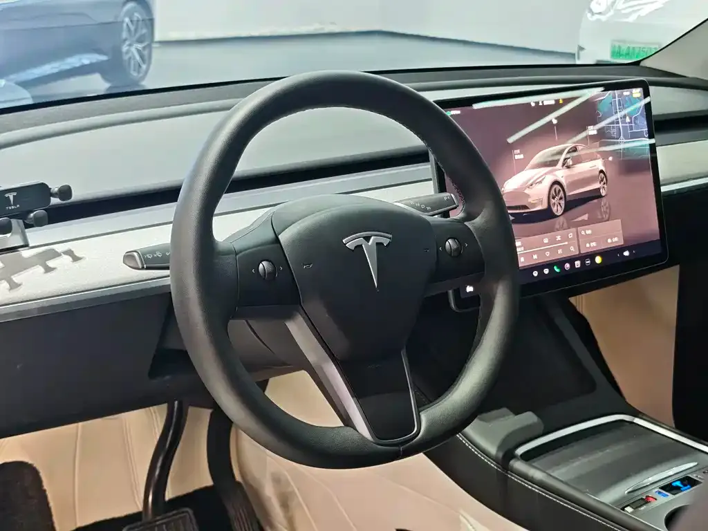 Tesla Model Y — фото 5