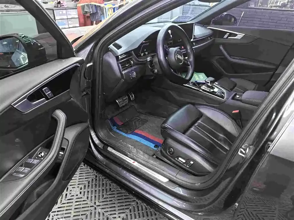 Audi A4L 2024 из CN, фото 9