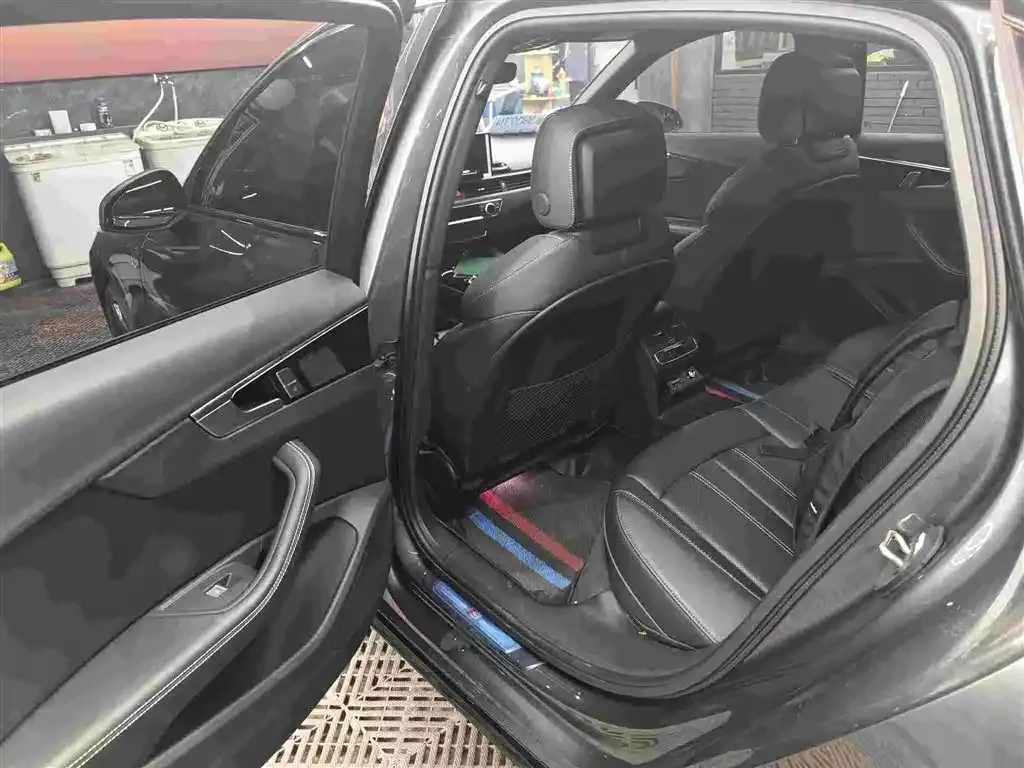 Audi A4L 2024 из CN, фото 5