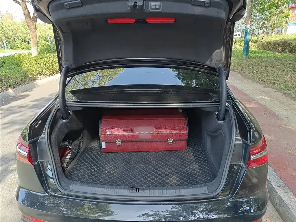 Audi A6L 2023 из CN, фото 9