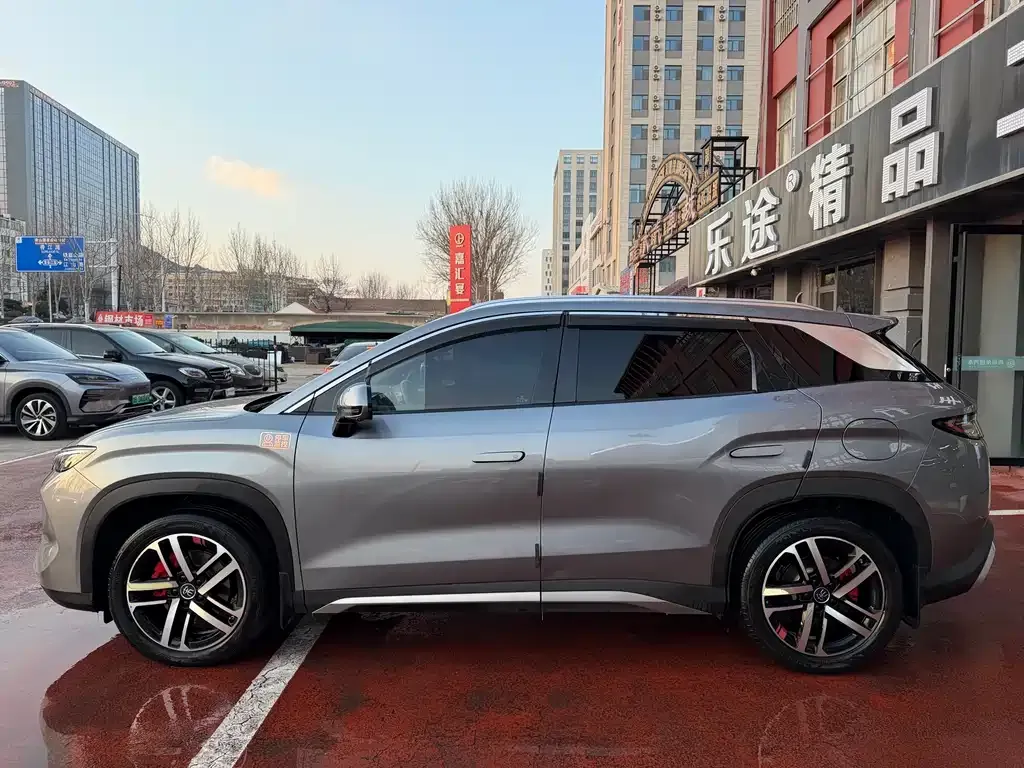 BYD L DM-i — фото 8
