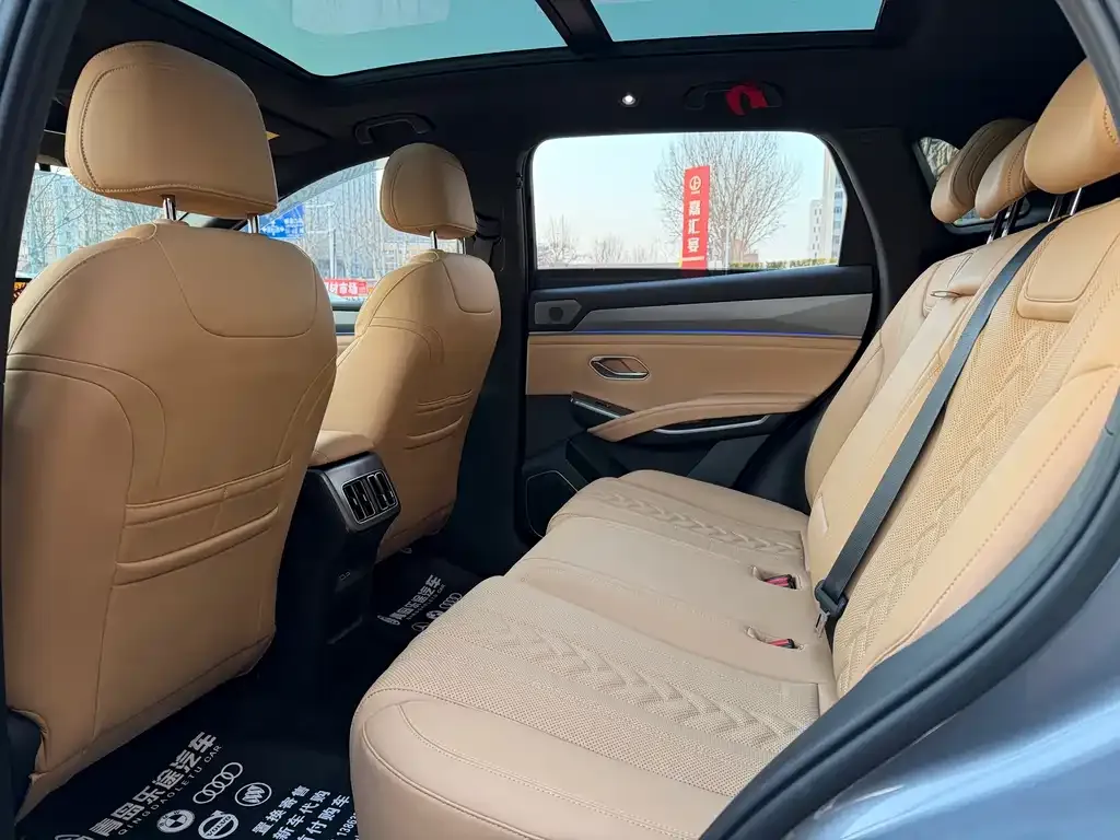 BYD L DM-i — фото 4