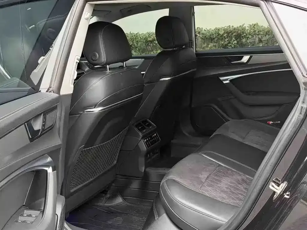 Audi A7L 2024 из CN, фото 4