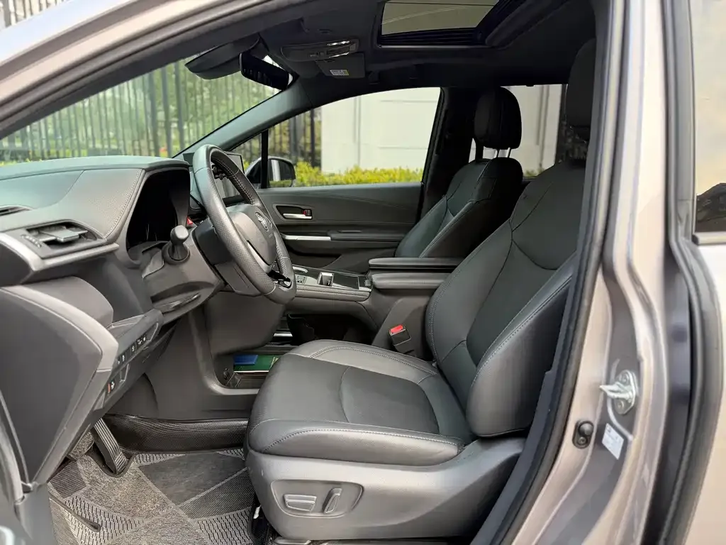Toyota Sienna — фото 2