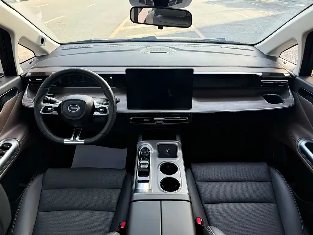GAC Motor E8 Hybrid — фото 2