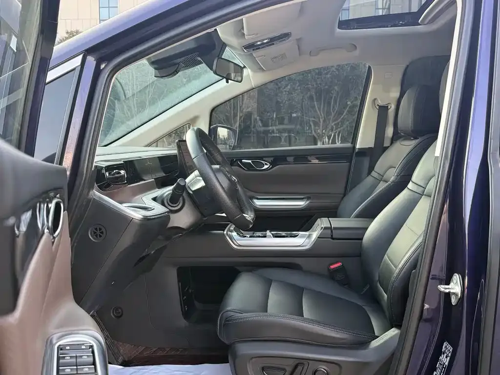 GAC Motor E8 Hybrid — фото 3