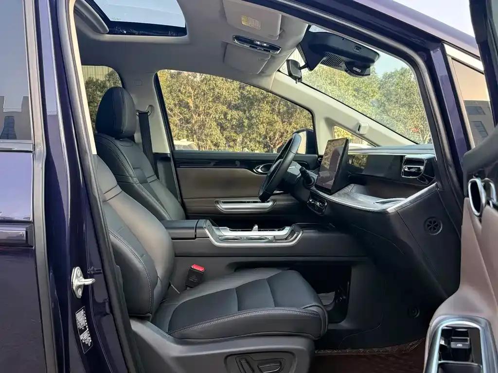GAC Motor E8 Hybrid — фото 7