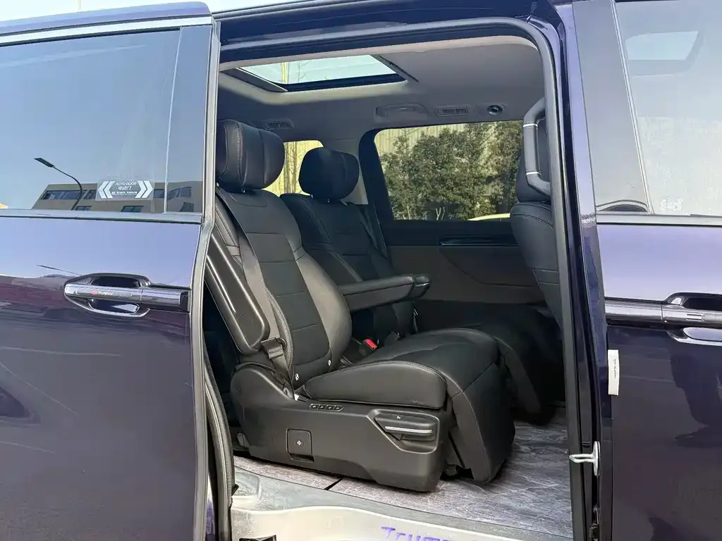 GAC Motor E8 Hybrid — фото 9