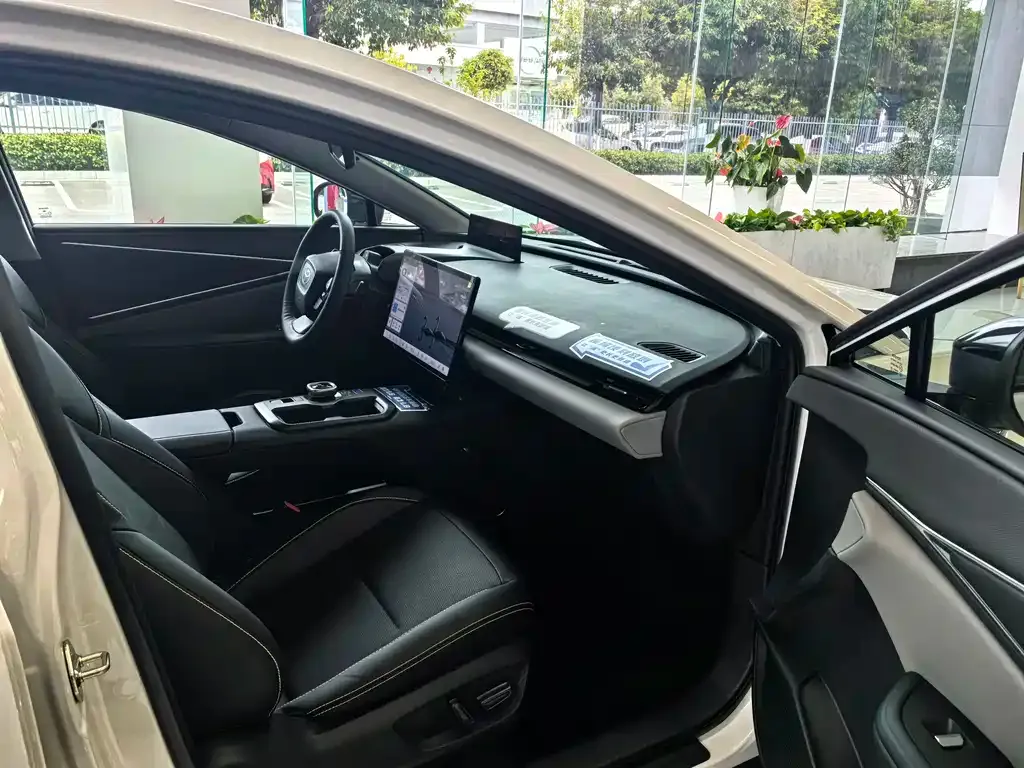 Toyota bZ5 2025 из CN, фото 2