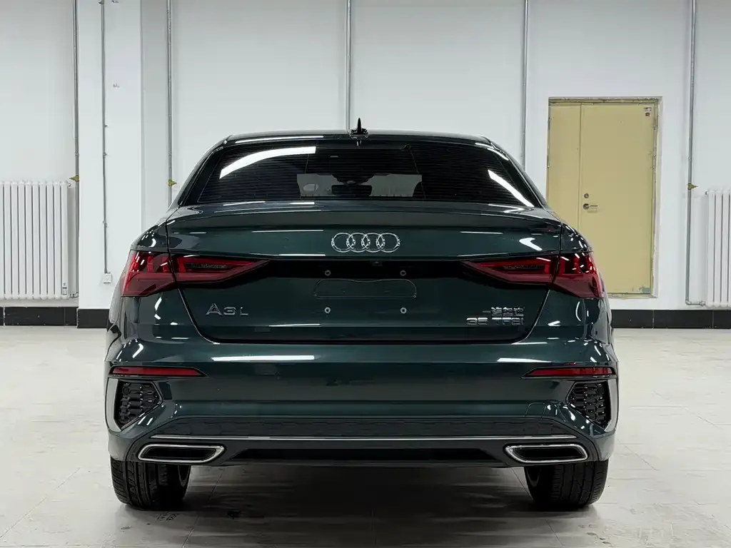 Audi A3 2023 из CN, фото 2