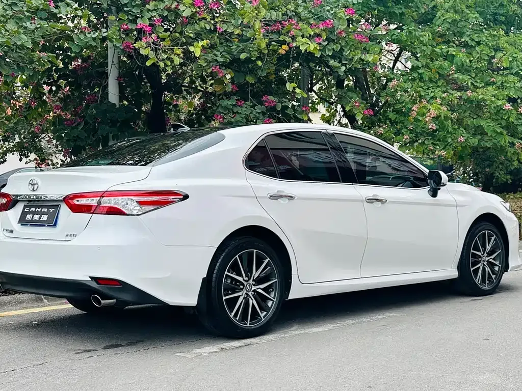 Toyota Camry 2023 из CN, фото 3