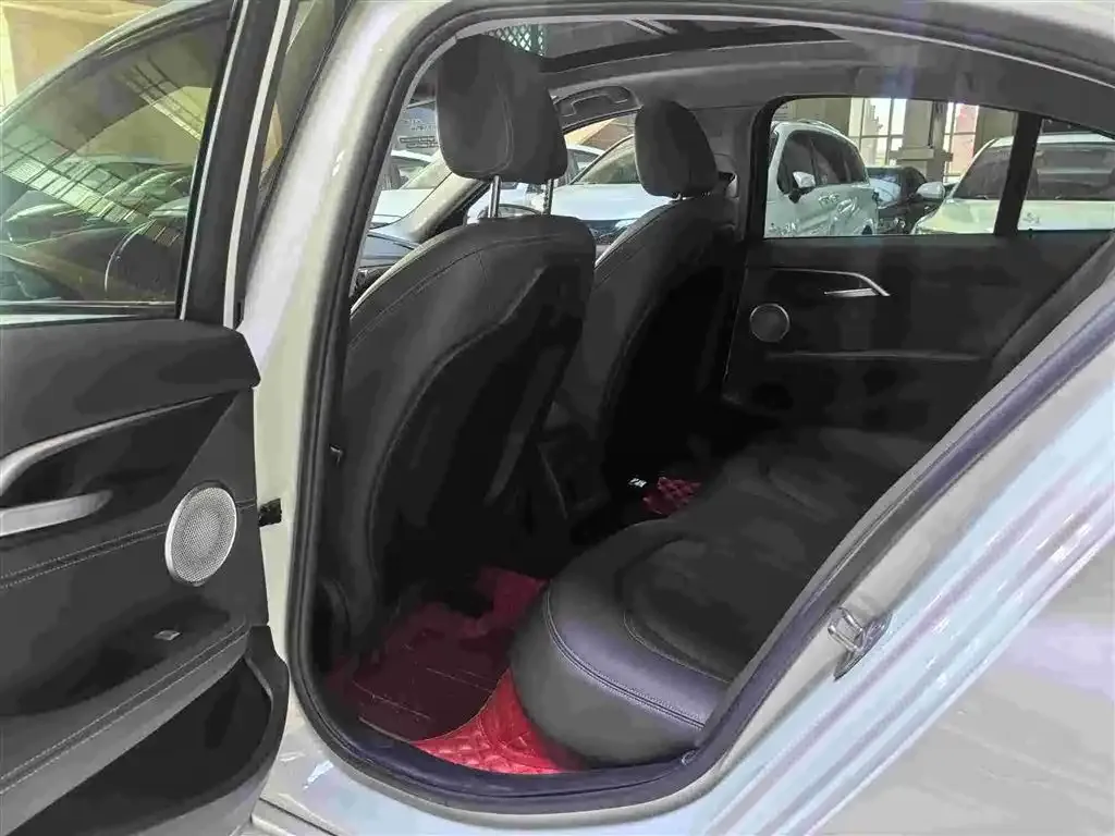 BMW 1 Series 2021 из CN, фото 2