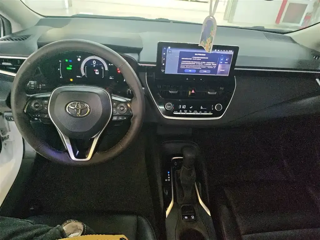 Toyota Corolla — фото 10