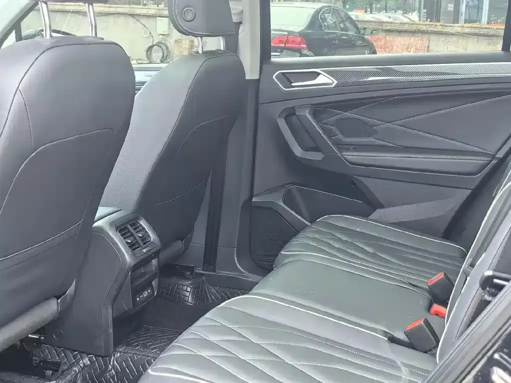 Volkswagen Tiguan L 2024 из CN, фото 6