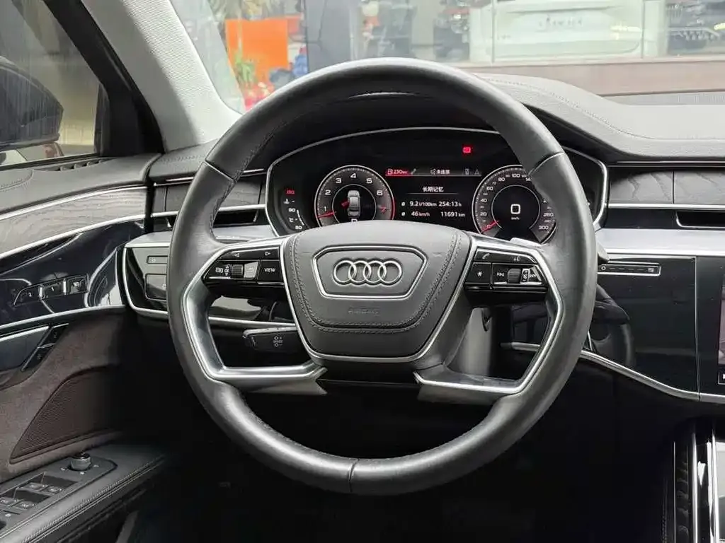 Audi A8 — фото 7