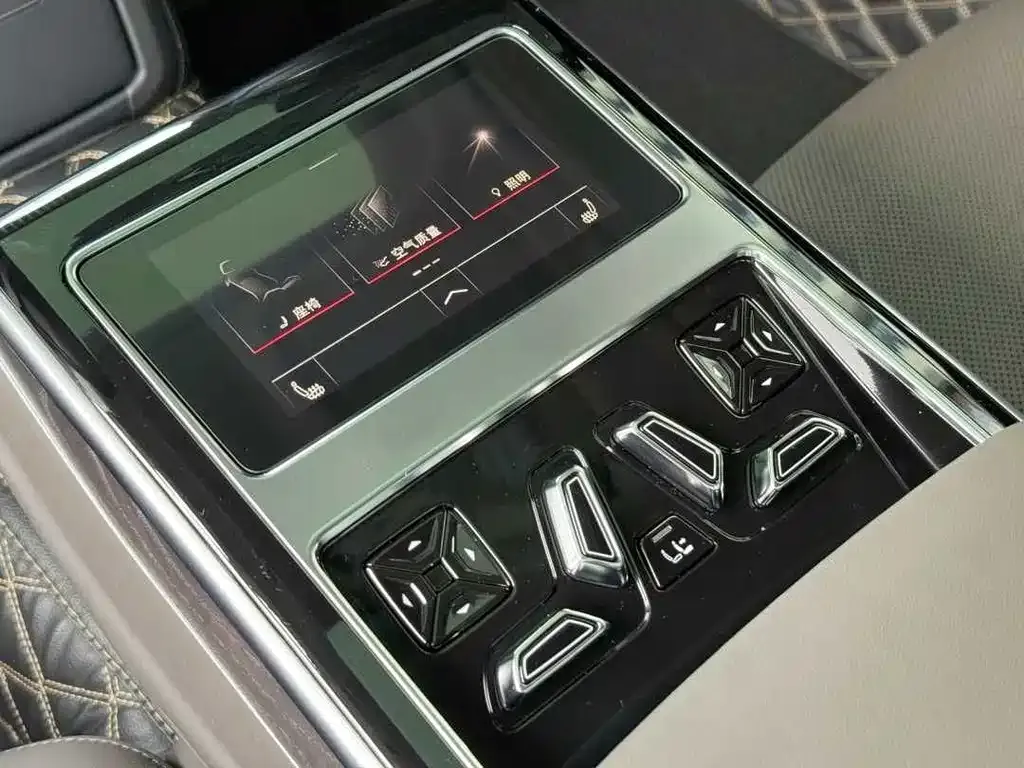 Audi A8 — фото 5