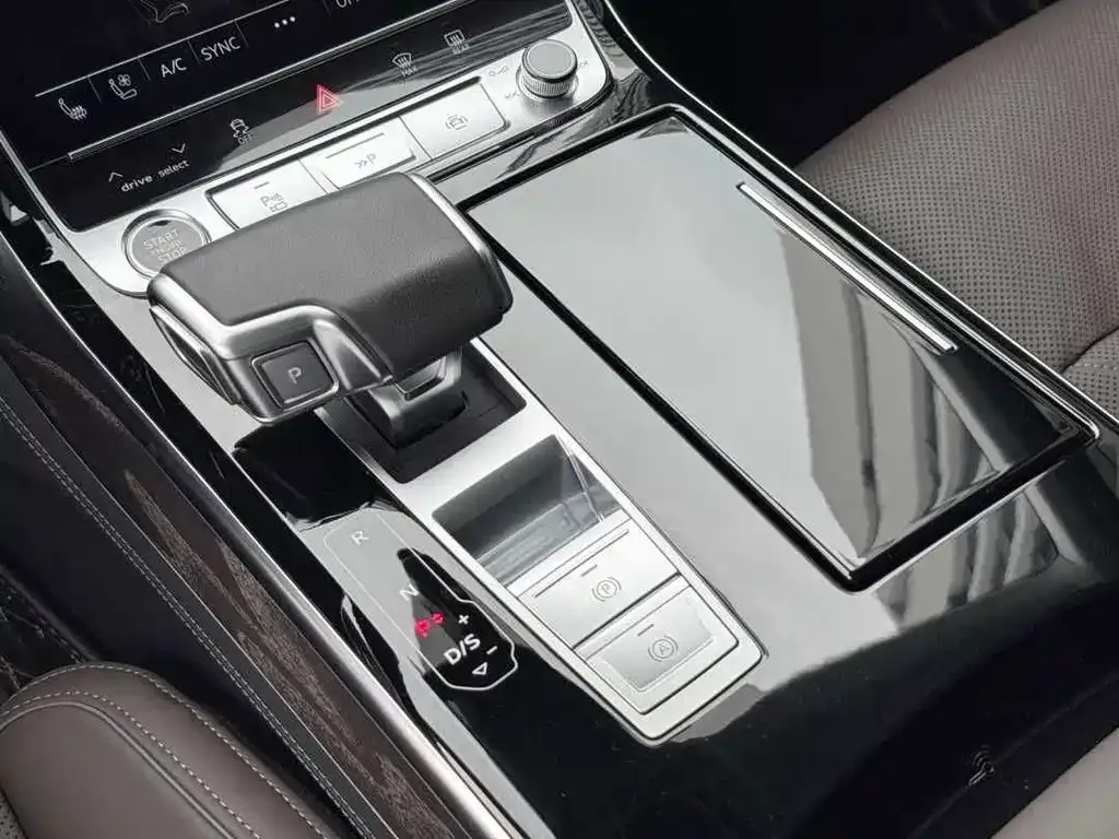 Audi A8 — фото 6