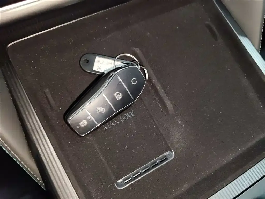 BYD L DM-i — фото 7