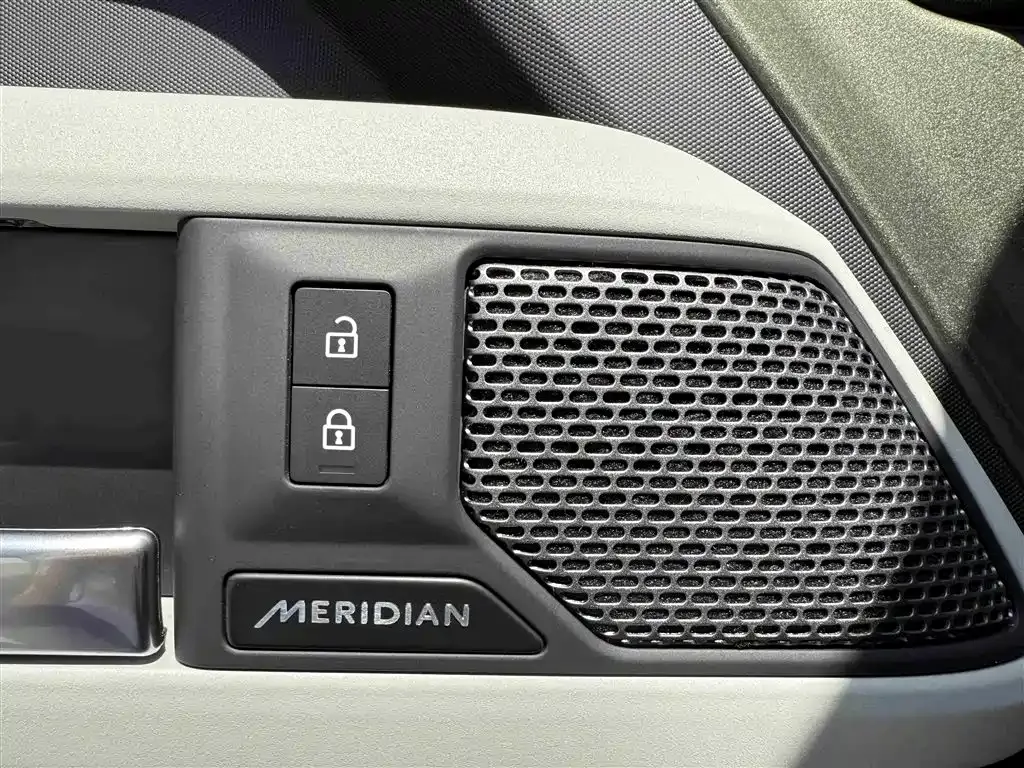 Land Rover Defender — фото 10