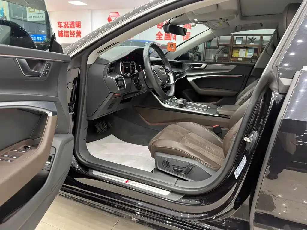 Audi A7L 2024 из CN, фото 9