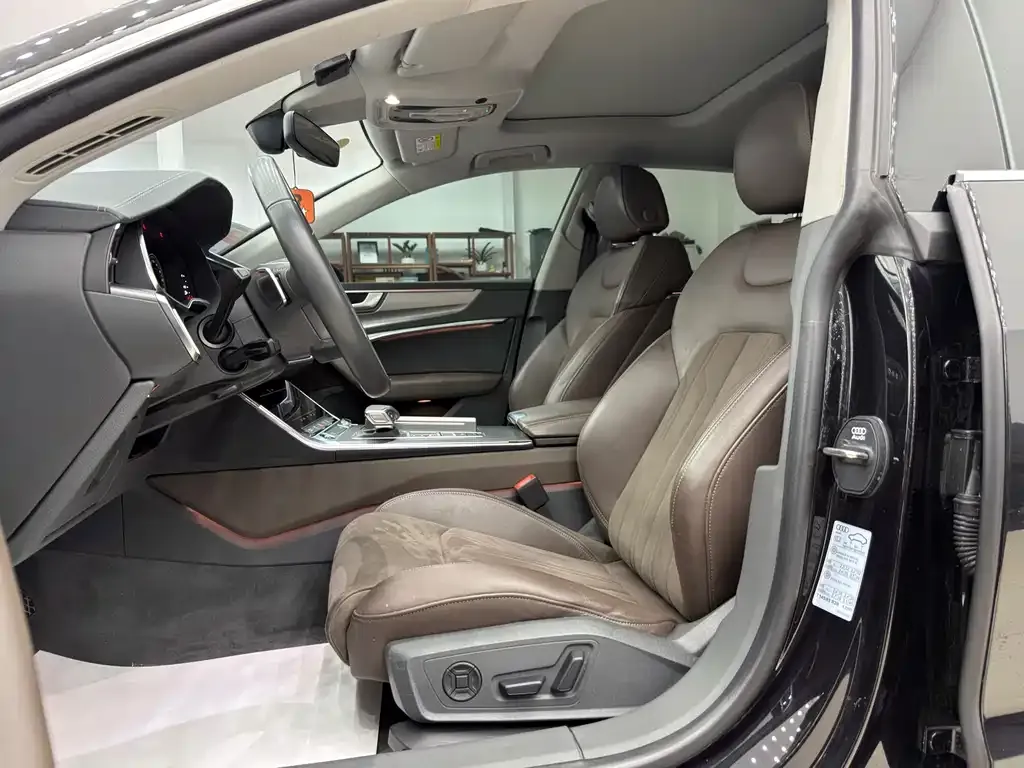 Audi A7L 2024 из CN, фото 5
