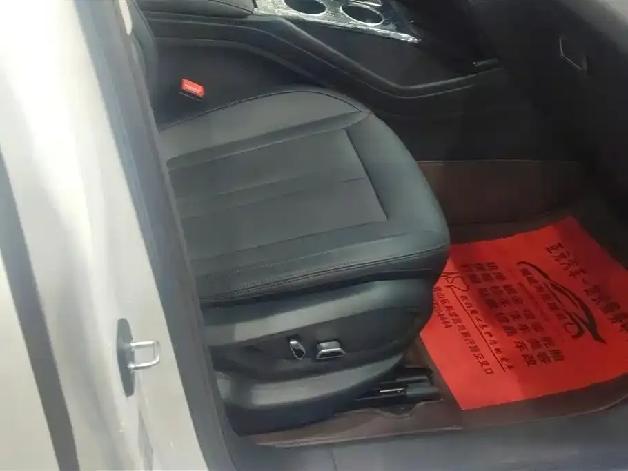 Hongqi HS3 PHEV 2025 из CN, фото 2