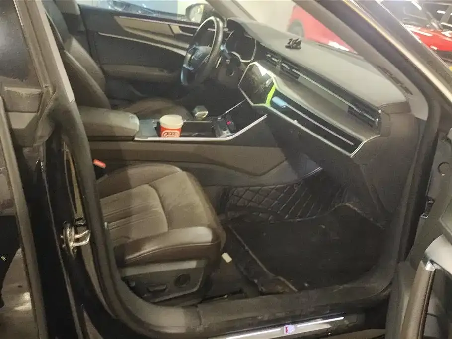 Audi A7L 2023 из CN, фото 2