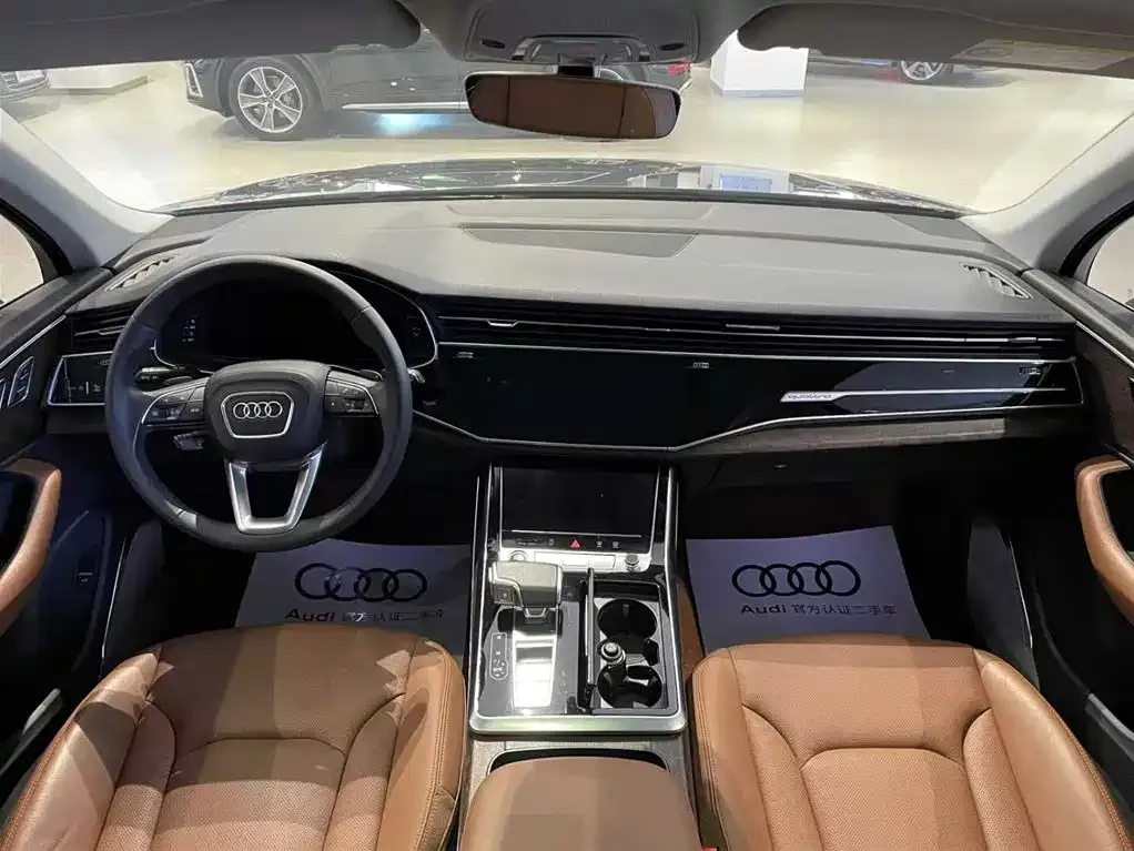 Audi Q7 — фото 9