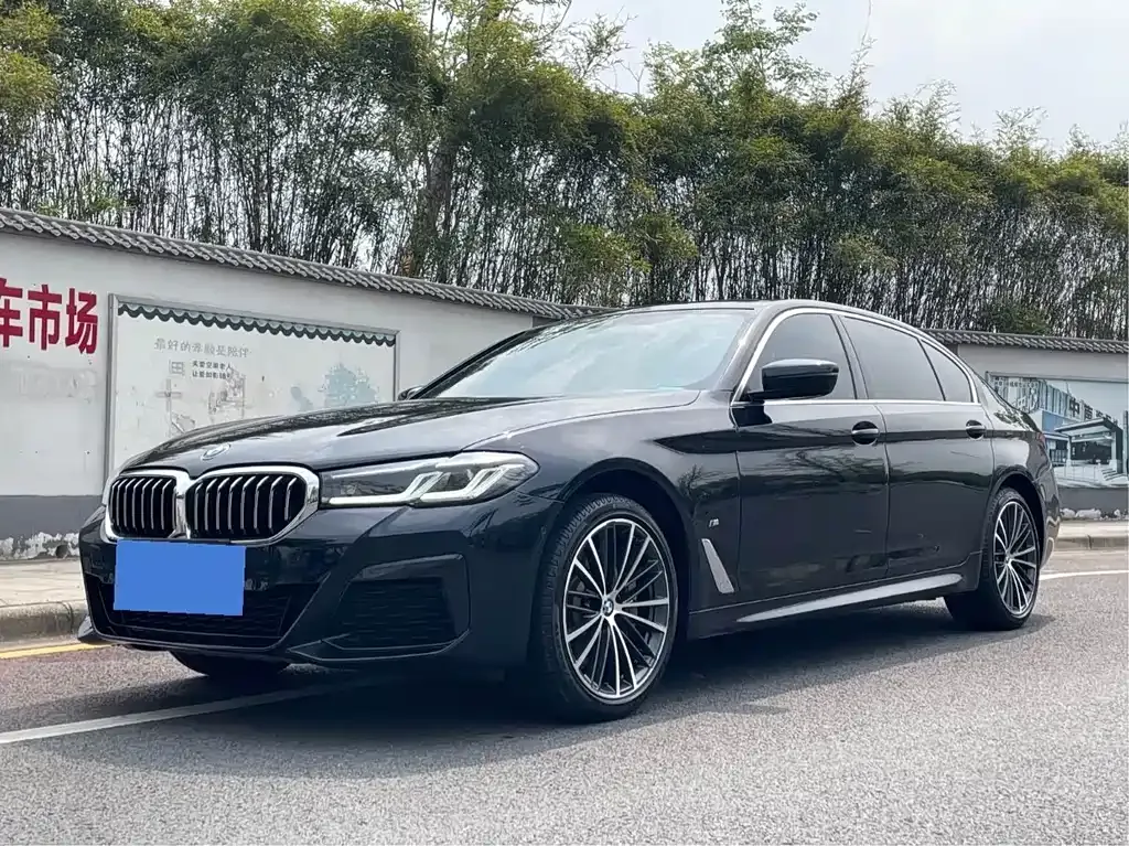 BMW 5 Series — фото 1