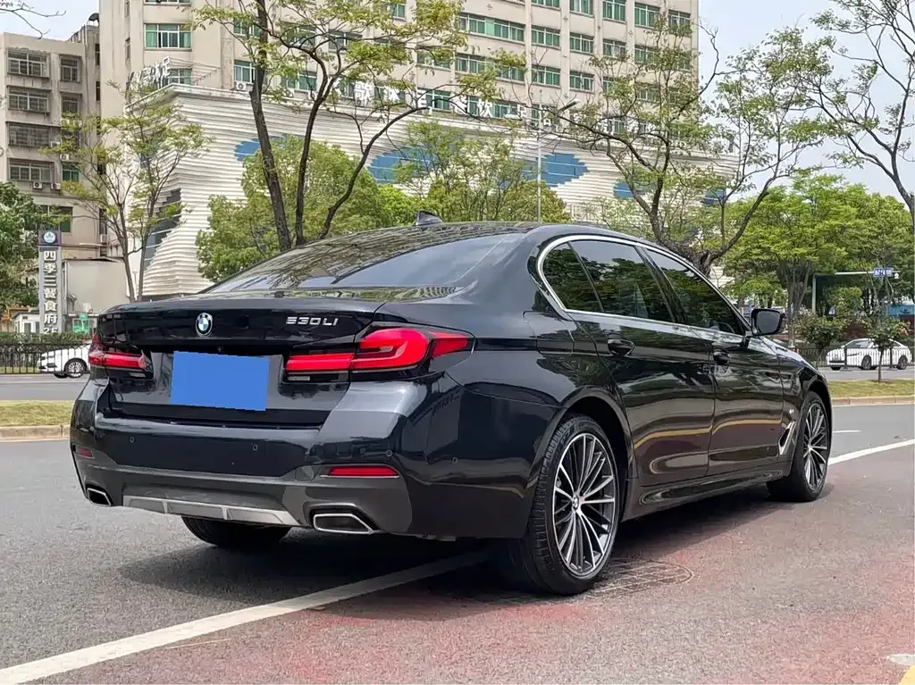 BMW 5 Series — фото 5