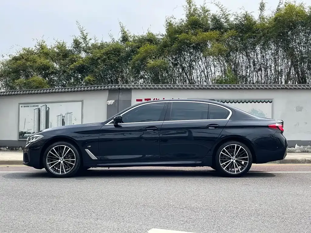 BMW 5 Series — фото 10