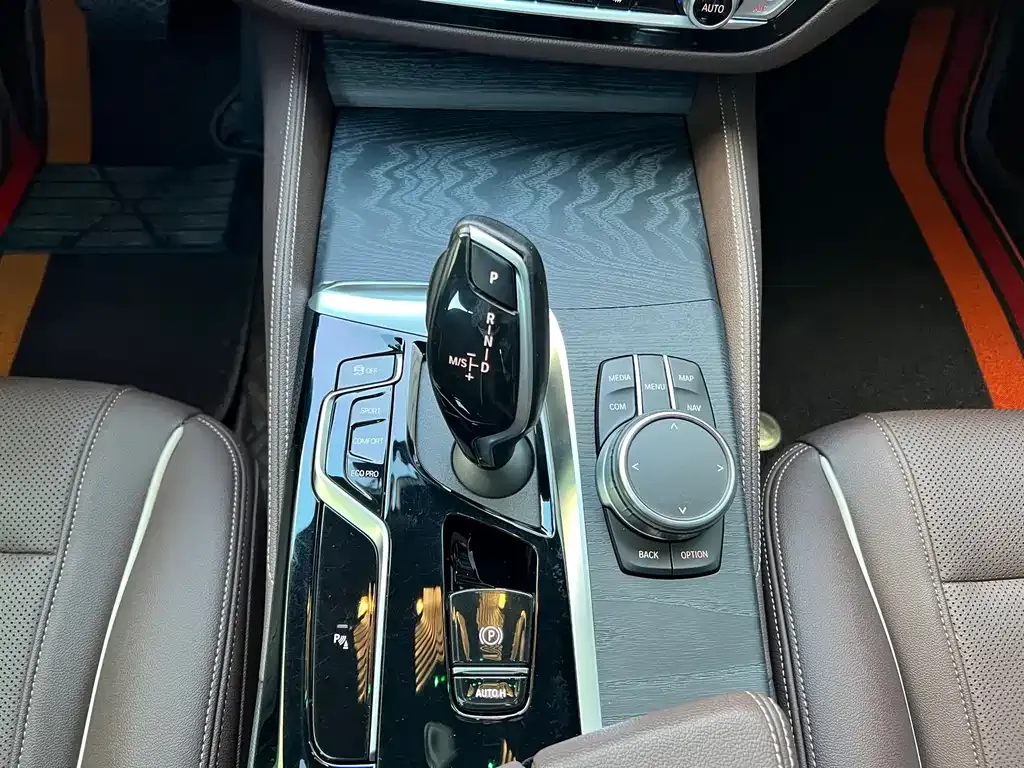 BMW 5 Series 2021 из CN, фото 10
