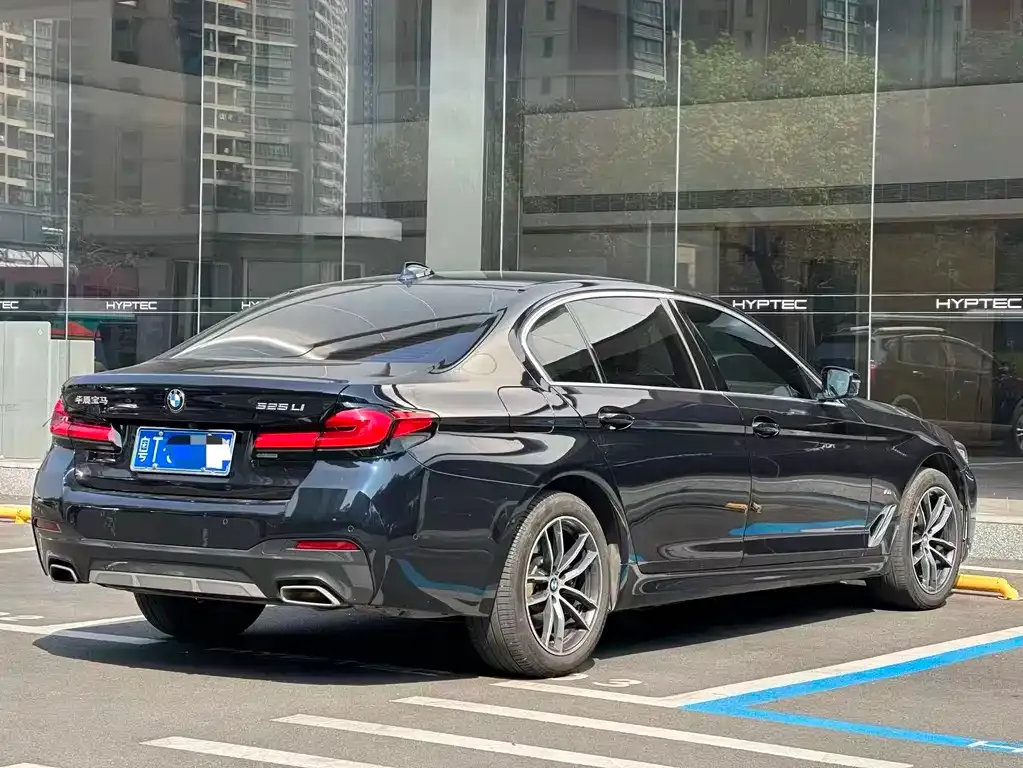 BMW 5 Series 2023 из CN, фото 2